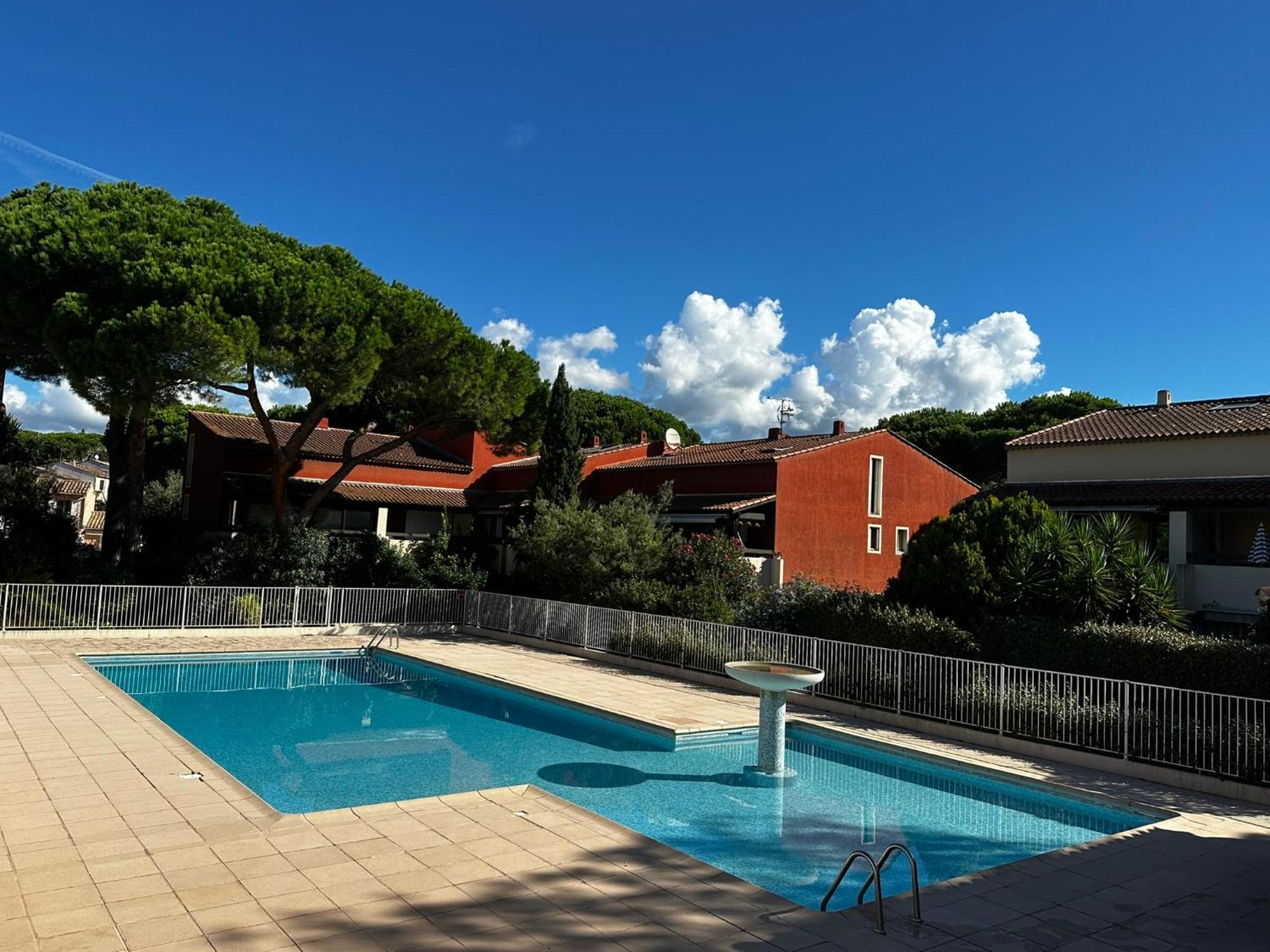 Frejus - Appartement 4 Personnes - Piscine Exterior photo